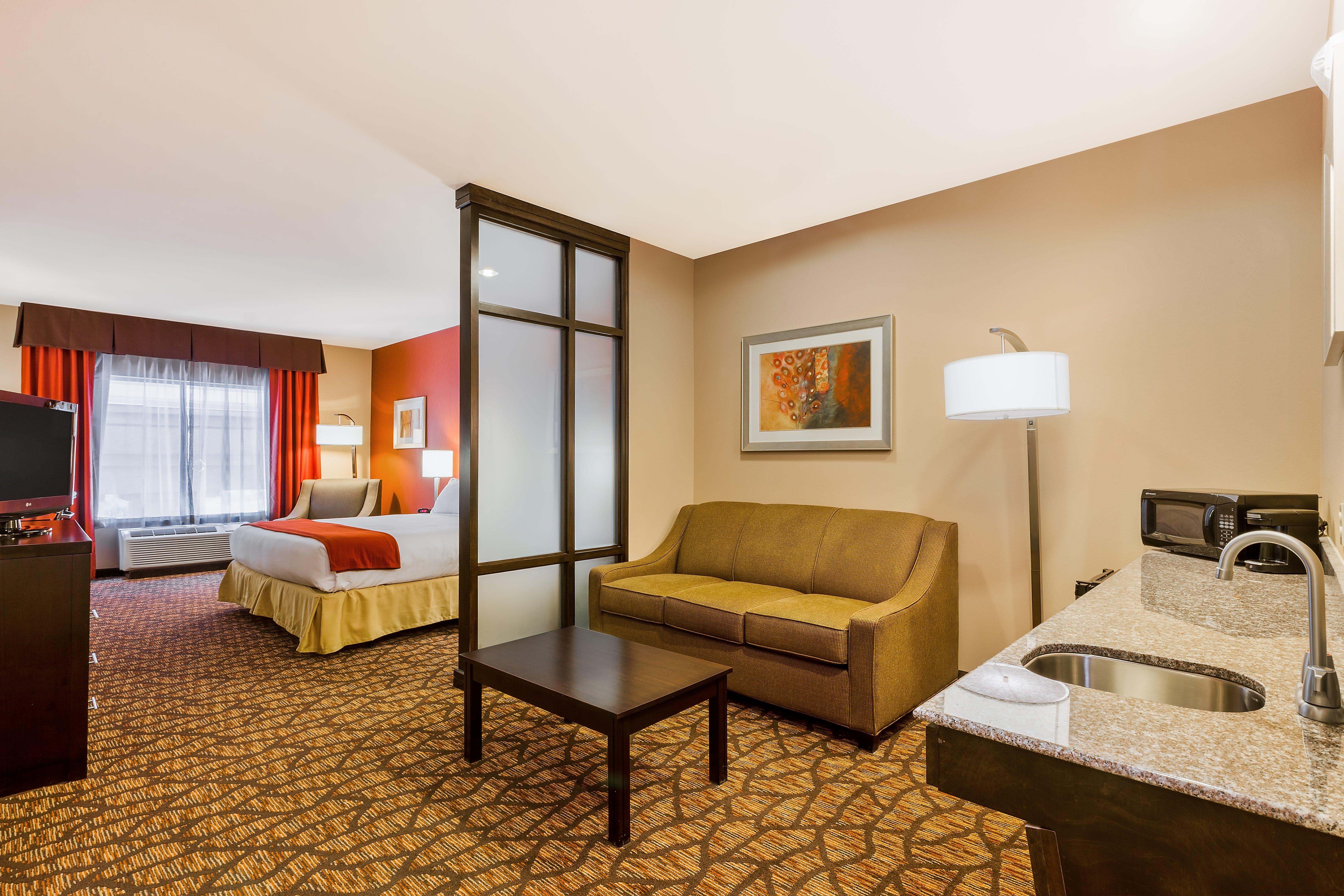 Holiday Express And By Ihg Hotel 3*