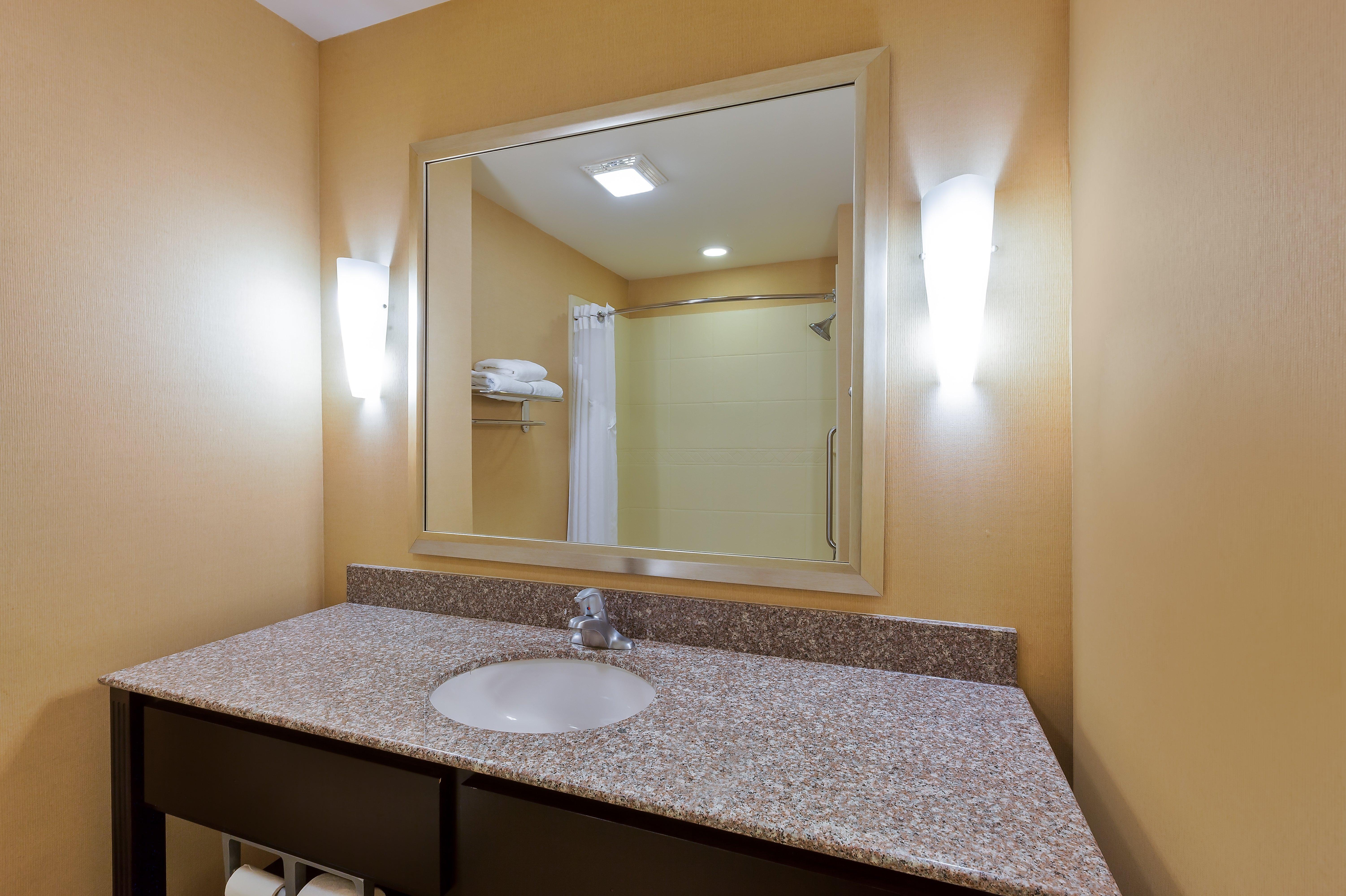Express And By Ihg 3*