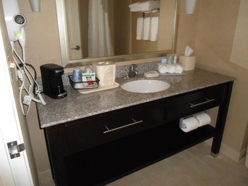 Express And By Ihg 3*